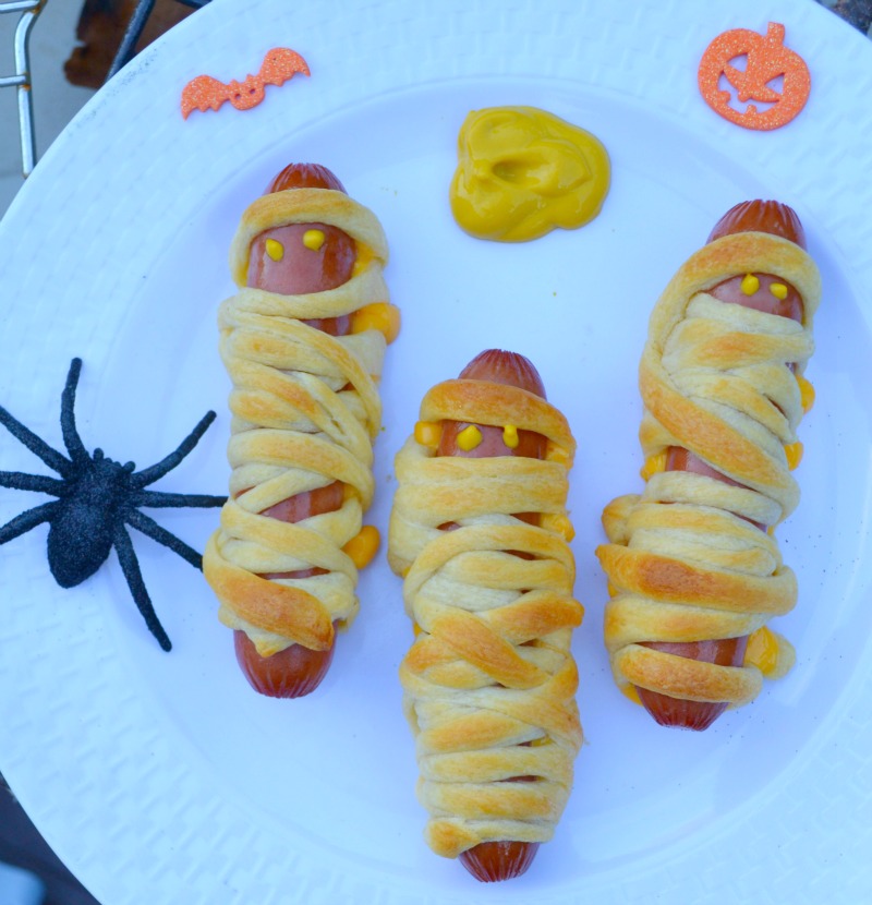Mummy Dogs: A Simple & Spooky Halloween Recipe