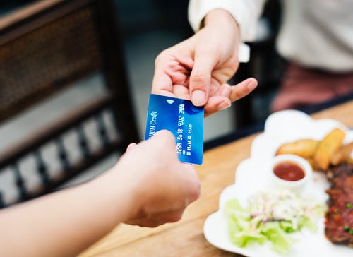 The Benefits of Having a Credit Card & How Interstate Associates Can Help!