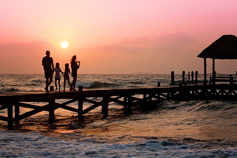 5 Ways to Have a Great Family Vacation Without Breaking the Bank
