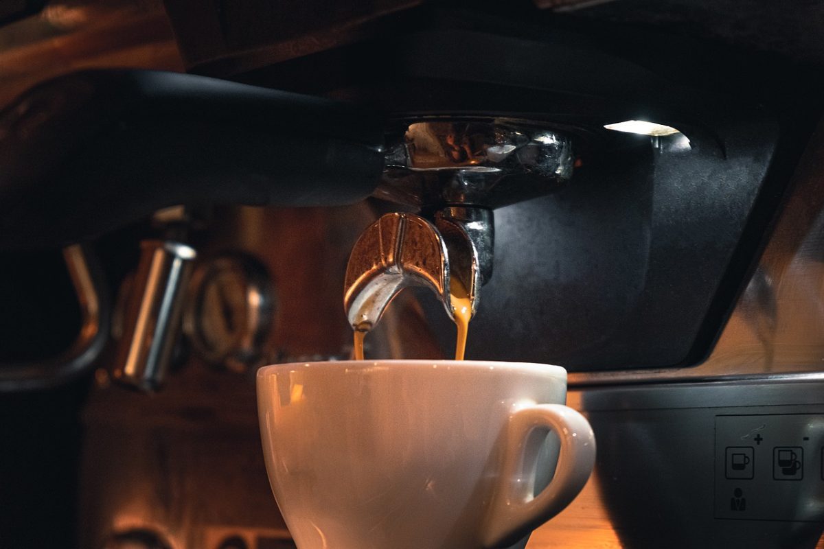 5 Useful Tips For Maintaining Your Coffee Maker at Home