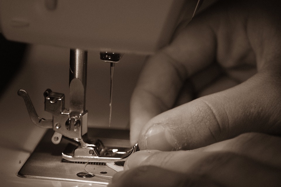 4 Tips to picking the right Serger sewing machine