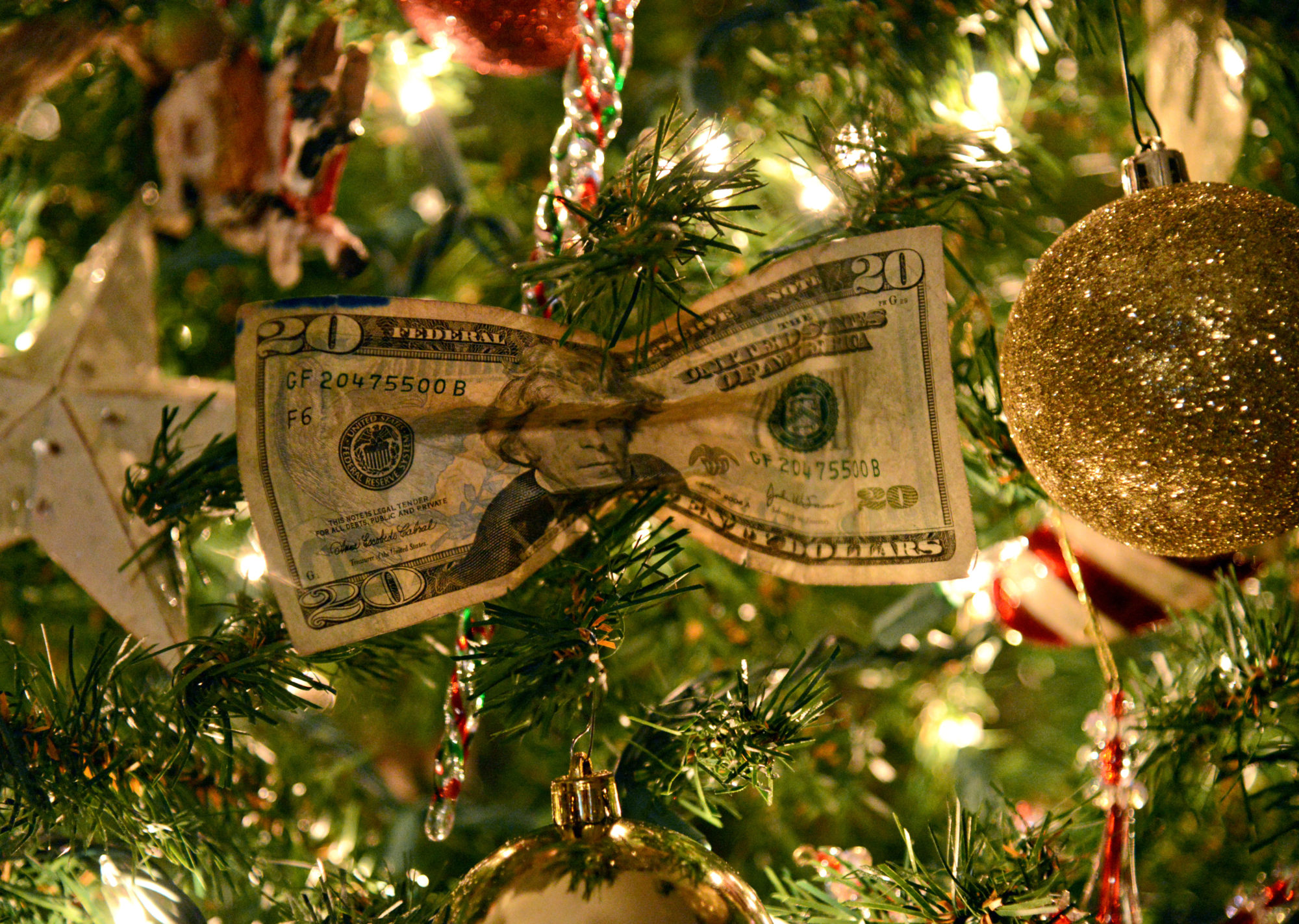 Cut Your Costs This Holiday Season With These Tricks