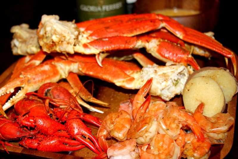 The Best Wine To Serve At A Crawfish Boil