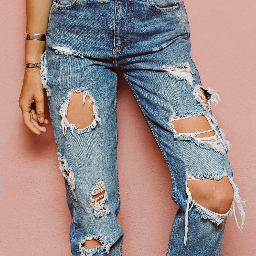 4 Simple Tutorials to Make Your Own Ripped Jeans
