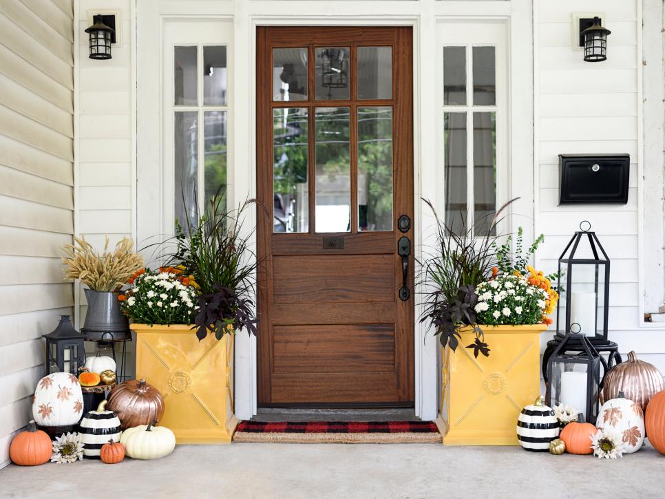 Top Tips for Improving Curb Appeal and Staging Your Home This Fall