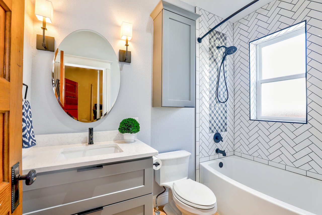 Decorating Your Bathroom on a Shoestring Budget