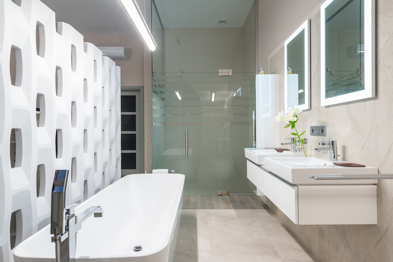 Splash of Elegance: Upgrading Your Bathroom with Glass Shower Doors