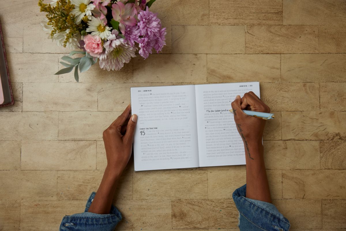 Tracing Scripture, Verse by Verse: A Deeper Way to Engage with God’s Word